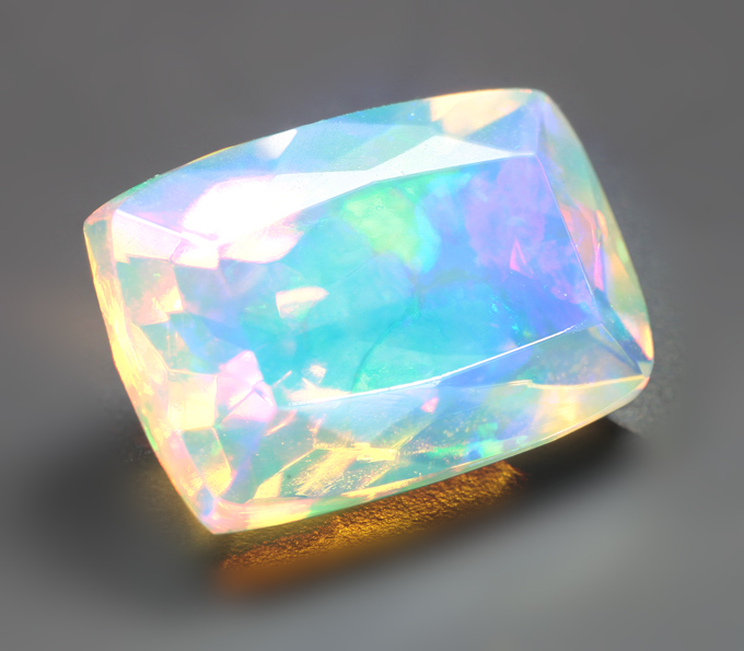 Ограненный эфиопский опал 1,93 карата