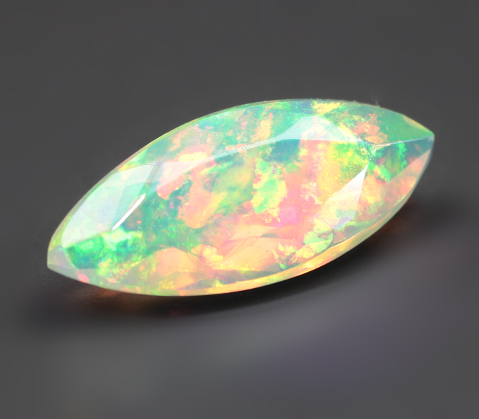 Ограненный эфиопский опал 0,46 карата