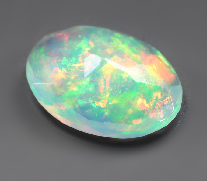 Ограненный эфиопский опал 0,56 карата