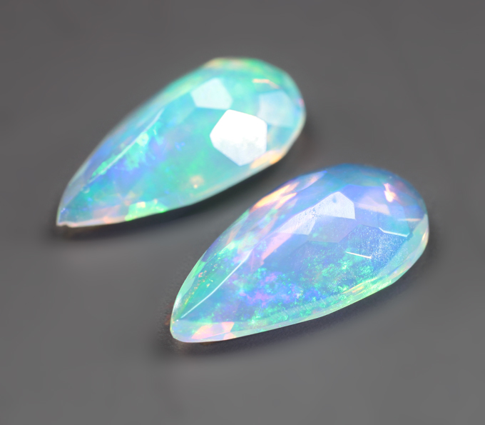 Пара ограненных эфиопских опалов 1,27 карата