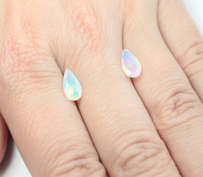 Пара ограненных эфиопских опалов 1,27 карата