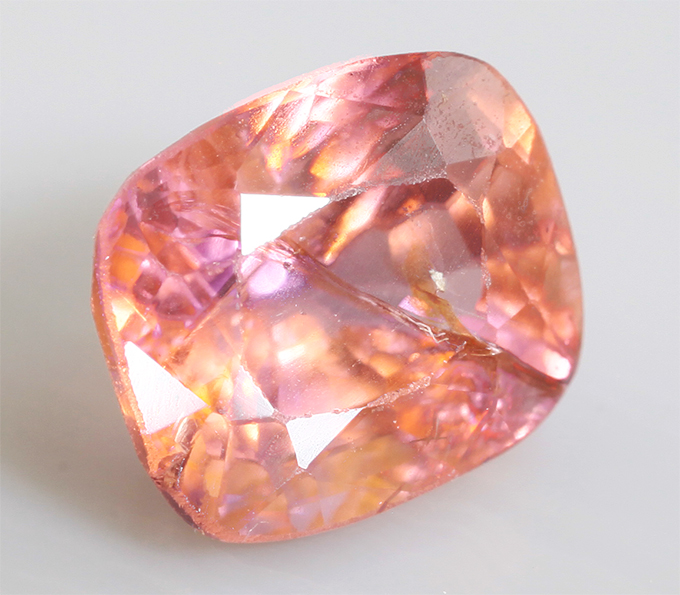 Полихромная шпинель 1,22 карата