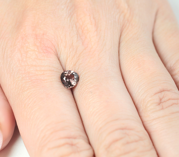 Гранат со сменой цвета 1,17 карата