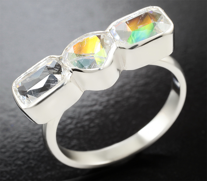 Кольцо с ограненным лунным камнем 3,29 карата