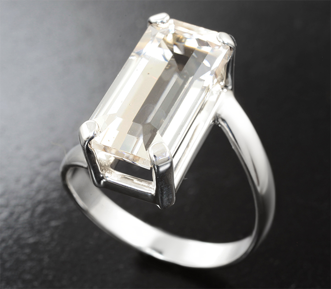 Серебро 925 Кольцо cо скаполитом высокой чистоты со сменой цвета 4,94 карата