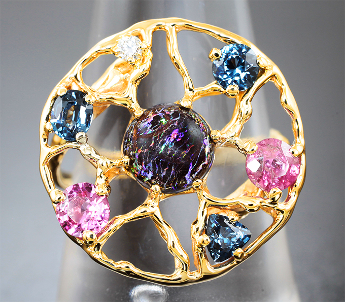 Кольцо с австралийским болдер опалом 1,55 карата, шпинелями и бриллиантом