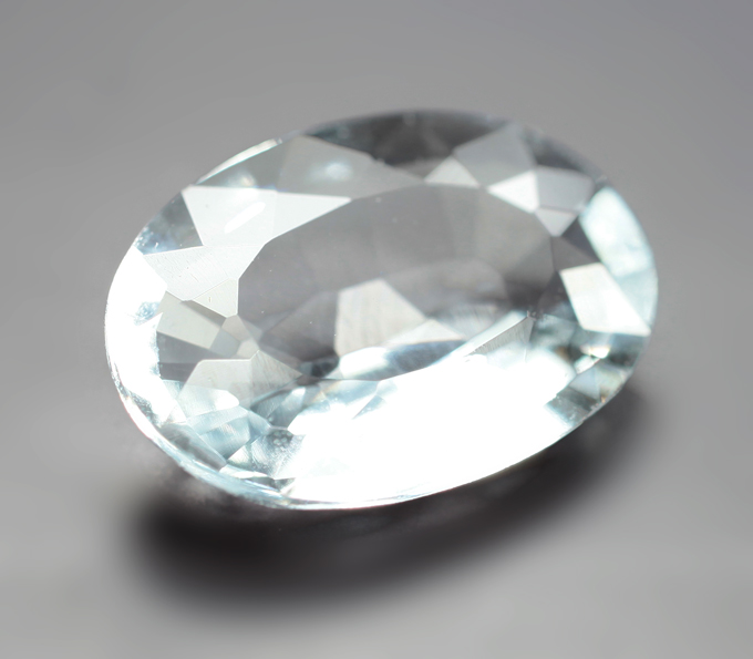 Аквамарин высокой чистоты 1,9 карата