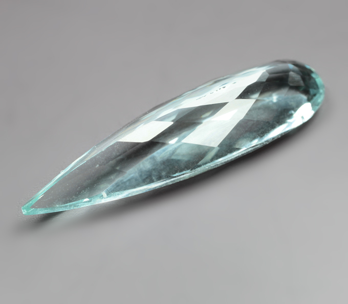Аквамарин высокой чистоты редкой формы 5,47 карата