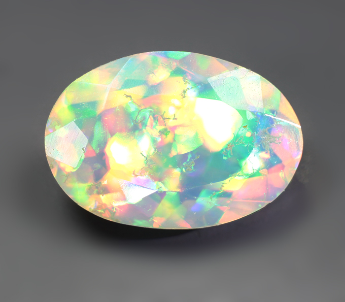 Ограненный эфиопский опал 0,84 карата