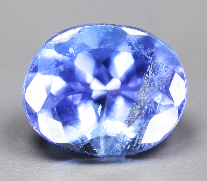 Яркий танзанит 0,88 карата