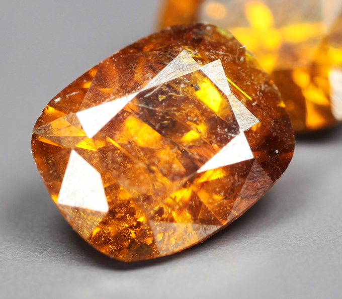 Высокая дисперсия! Пара золотистых сфалеритов 2,2 карата