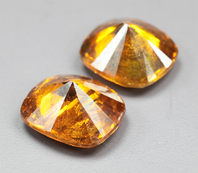 Высокая дисперсия! Пара золотистых сфалеритов 2,2 карата