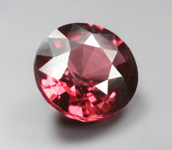 Пироп гранат высокой чистоты 3,72 карата
