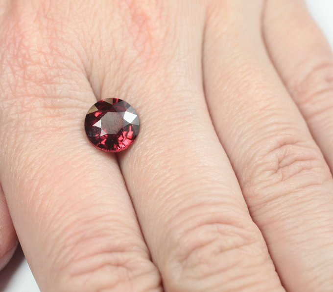 Пироп гранат высокой чистоты 3,72 карата