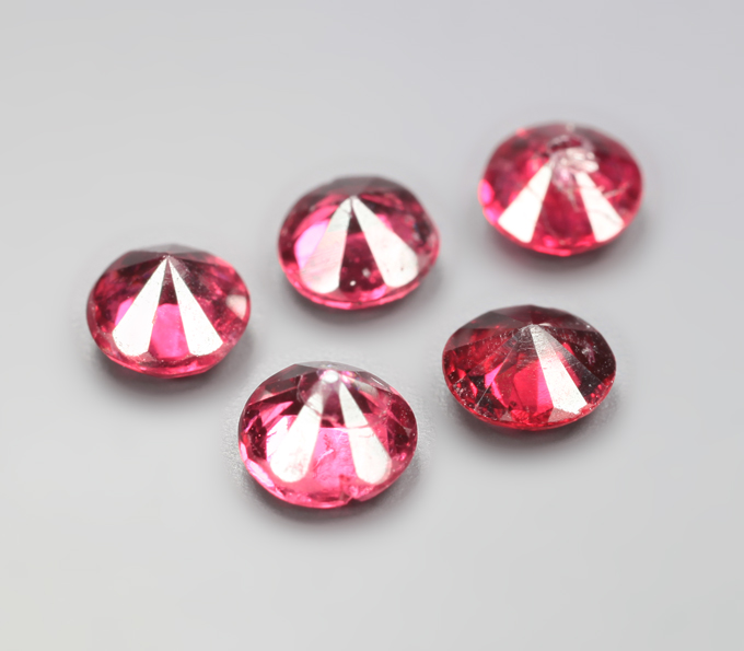 Набор из 5 рубиновых шпинелей 1 карат