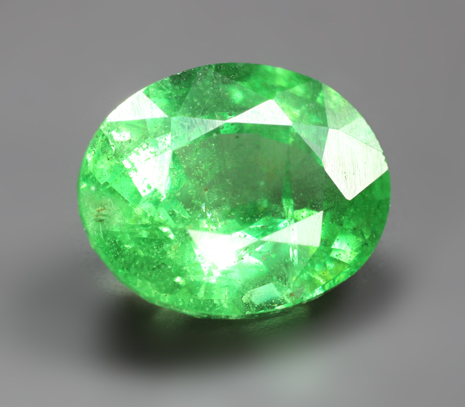 Ярко-неоновый цаворит 2,33 карата