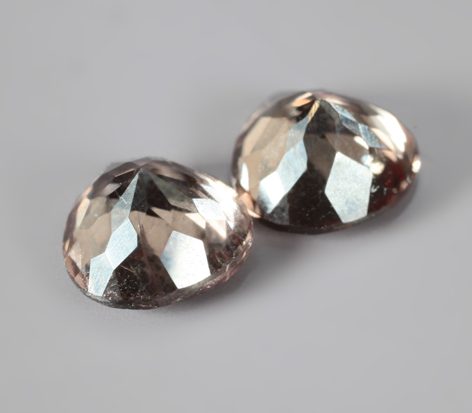 Пара гранатов со сменой цвета 2,44 карата