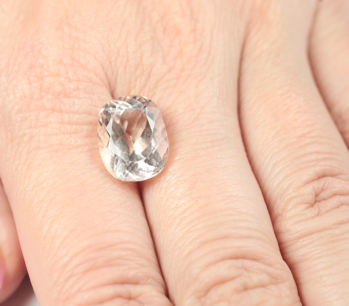 Морганит высокой чистоты 7,69 карата