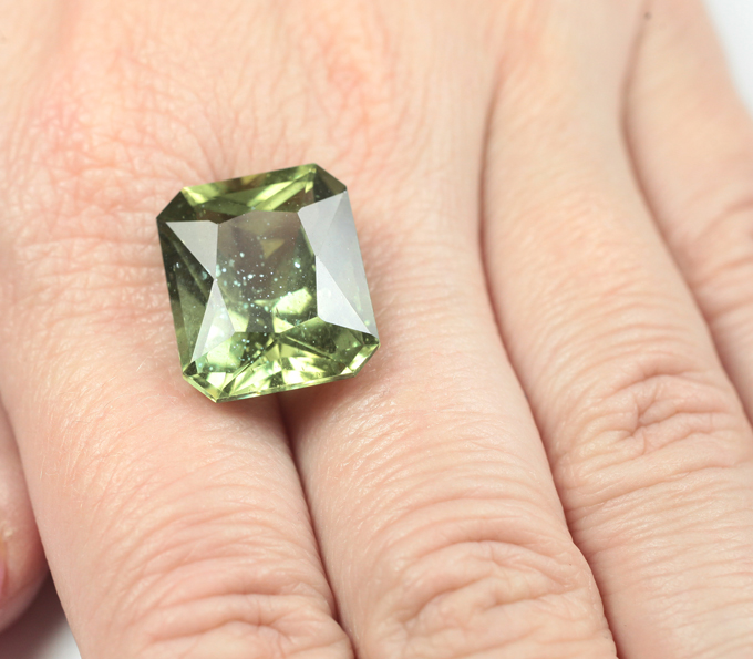 Крупный! Полихромный апатит 20,39 карата