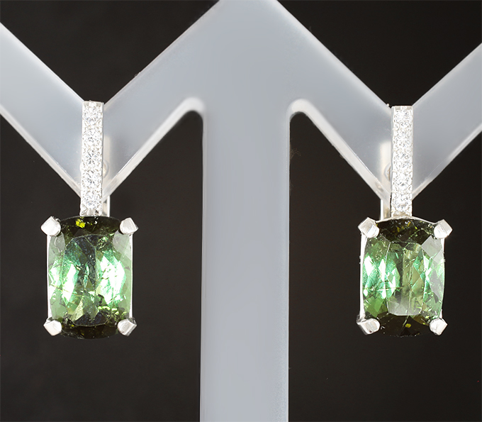 Серебро 925 Серьги с зелеными апатитами 5,81 карата и лейкосапфирами