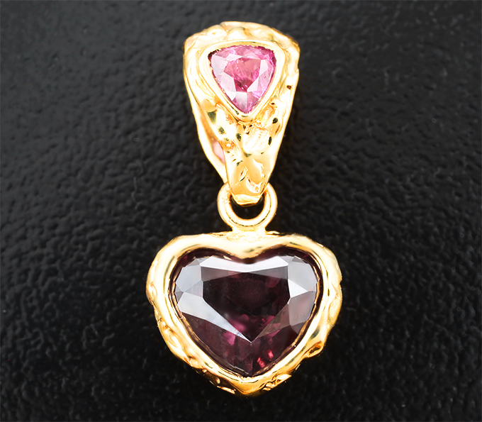 Золото Кулон с гранатом со сменой цвета эффектной огранки 2,99 карата и неоново-розовой шпинелью 0,29 карата