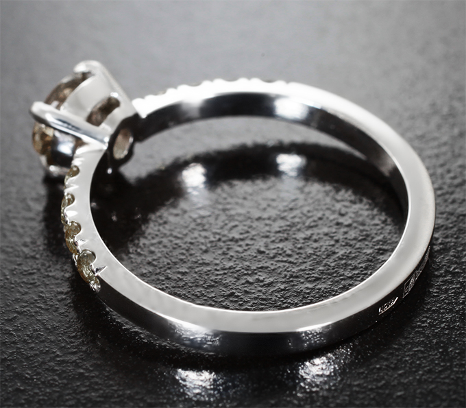 Кольцо с полихромным цоизитом 0,65 карата и желтыми сапфирами