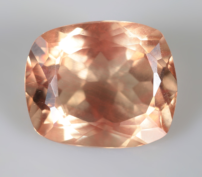 Кольцо с андезином 2,24 карата и бесцветными цирконами