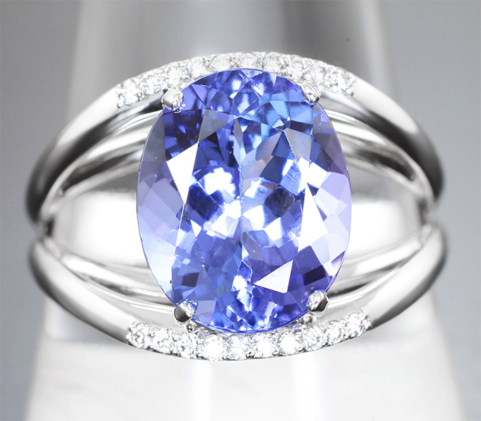 Кольцо с танзанитом 4,92 карата и бриллиантами