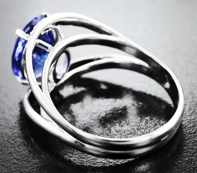 Кольцо с танзанитом 4,92 карата и бриллиантами