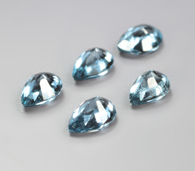 Набор из 5 синих шпинелей 0,45 карата