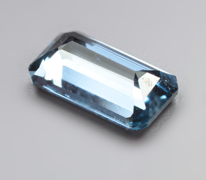 Синяя шпинель 0,5 карата