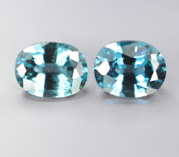 Пара насыщенно-синих шпинелей 0,59 карата