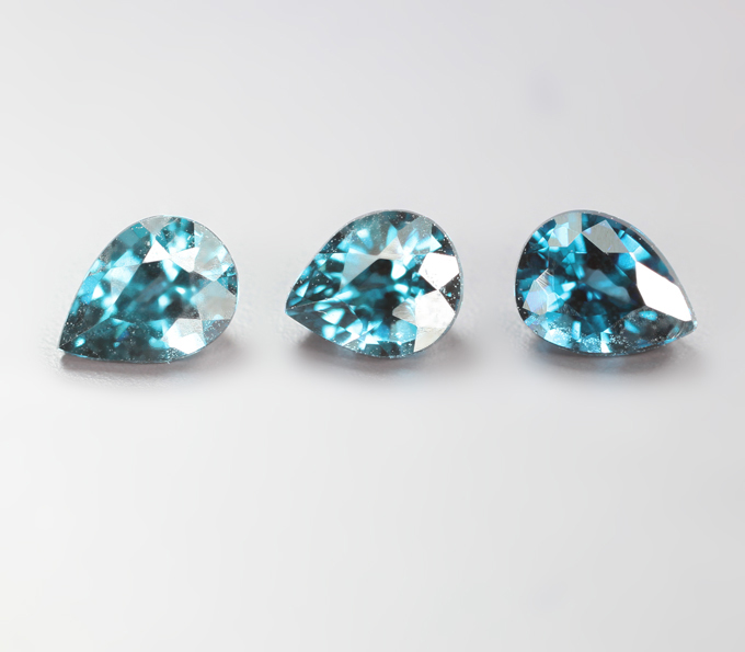 Набор из 3  насыщенно-синих шпинелей 0,68 карата