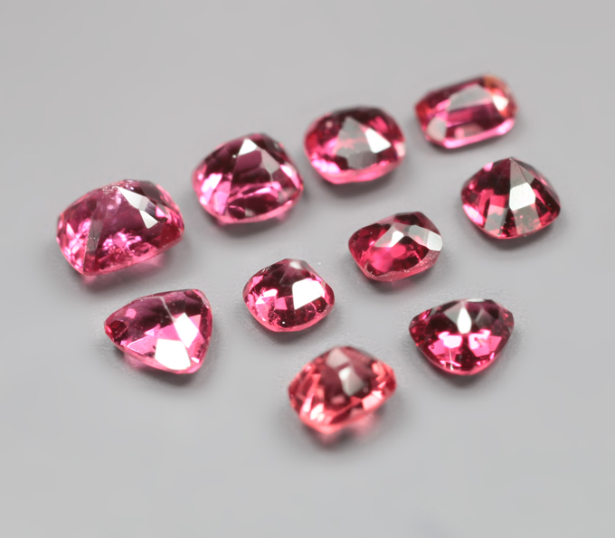 Набор из 10 шпинелей 1,54 карата