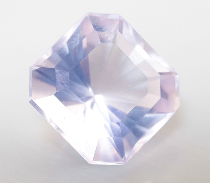 Лавандовый аметист авторской огранки 3,98 карата