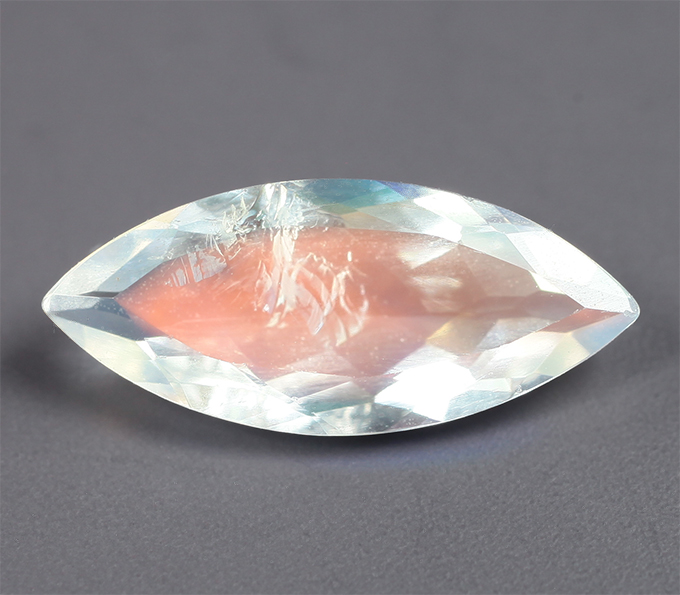 Ограненный лунный камень 0,93 карата