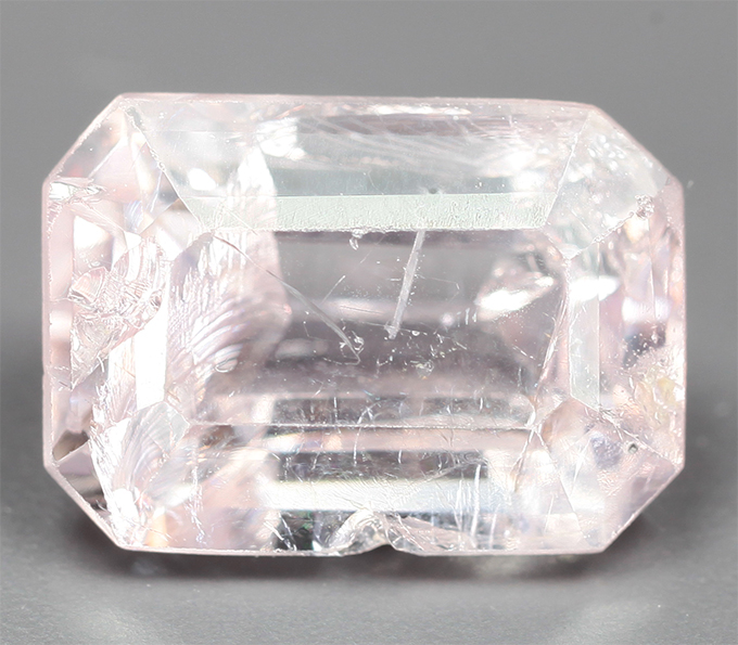 Пастельно-розовая шпинель 1,97 карата