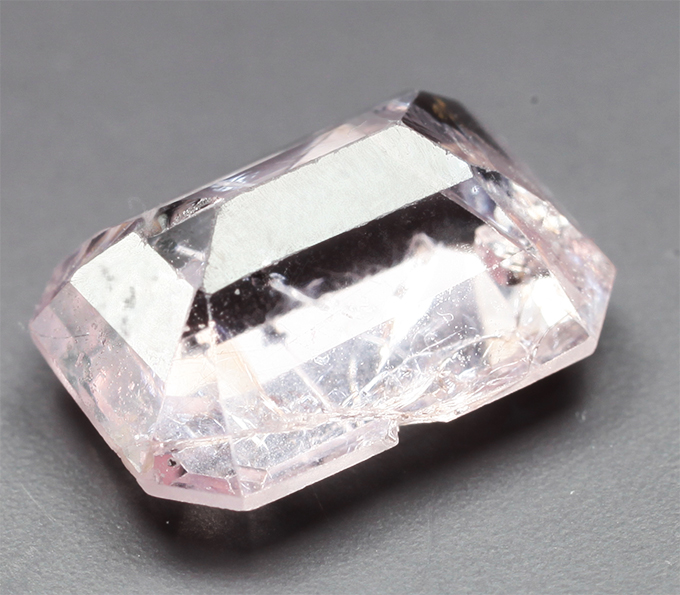 Пастельно-розовая шпинель 1,97 карата