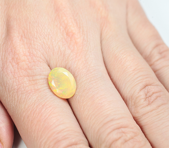 Ограненный эфиопский опал 2,49 карата