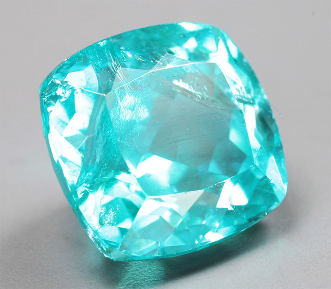 «Неоновый» апатит 3,31 карата