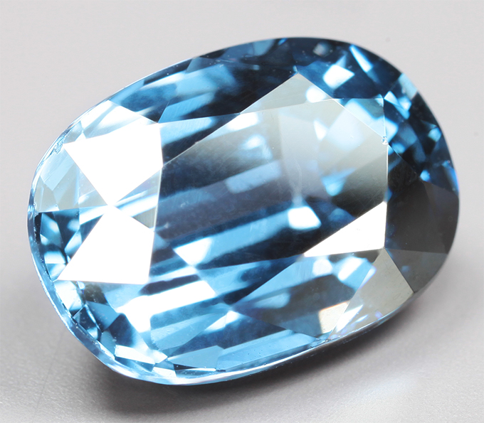 Крупная синяя шпинель со сменой цвета 5,13 карата