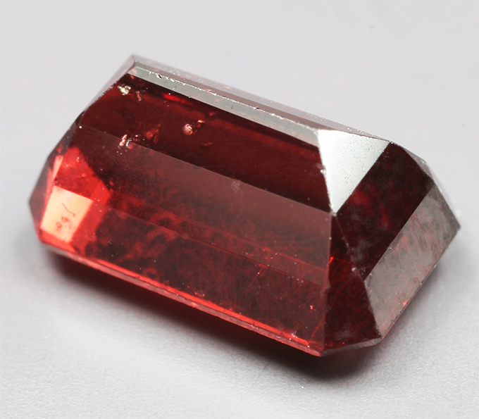Крупный гранат 4,1 карата