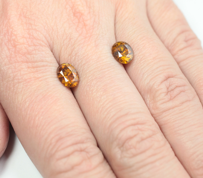 Пара золотисто-желтых сфенов 3,57 карата