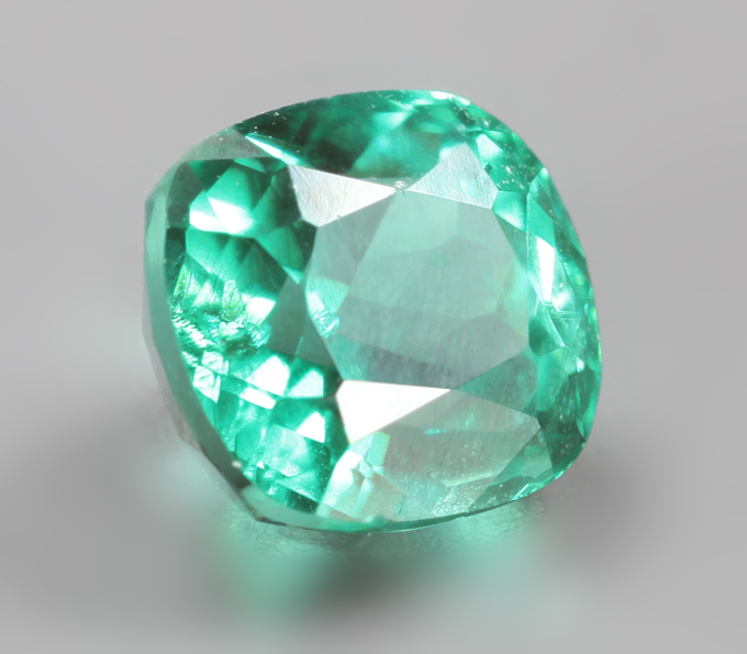 Топовый цвет! «Неоновый» апатит 1,78 карата