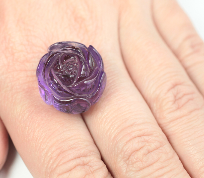 Крупный резной аметист 38 карата