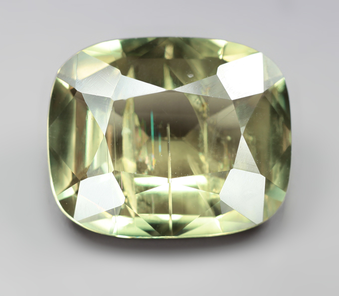 Крупный диаспор 6,8 карата