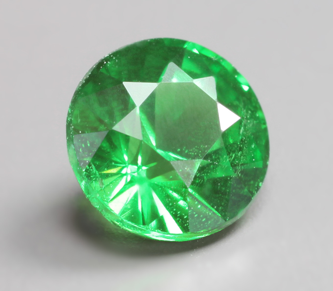 «Неоновый» цаворит 0,73 карата