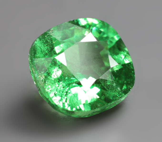«Неоновый» цаворит 1,24 карата