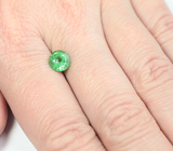 «Неоновый» цаворит 1,69 карата