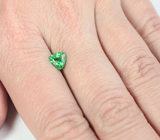 «Неоновый» цаворит 1,06 карата